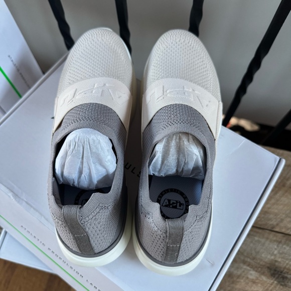 APL Techloom Bliss Cream Beige and Gray Sneakers NIB men’s 9 women’s 10.5 - Picture 6 of 11